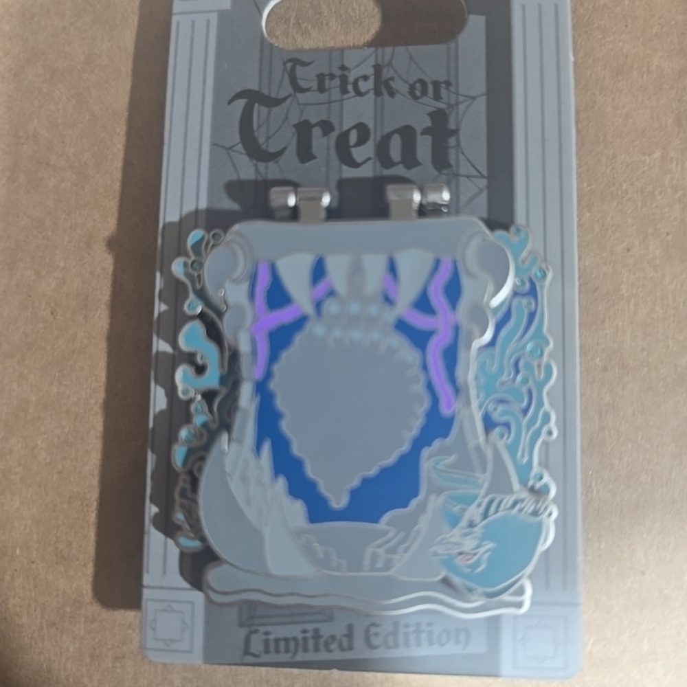 Disney Thr Little Mermaid Limited Edition Trick or Treat Pin